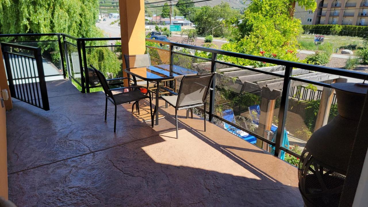 Sahara Suites Osoyoos Exterior foto