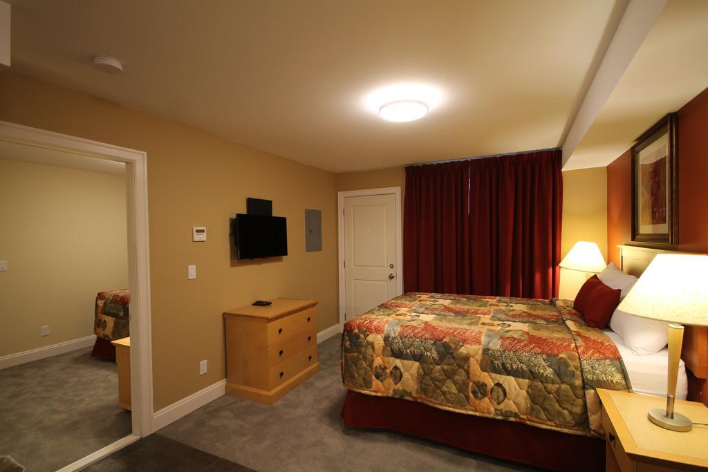 Sahara Suites Osoyoos Quarto foto