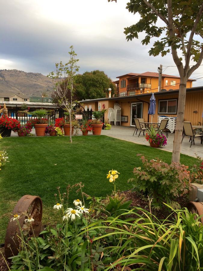 Sahara Suites Osoyoos Exterior foto